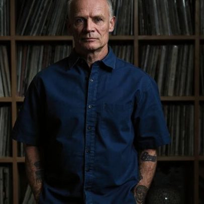 Flea revela álbum solo de estreia Honora com data de lançamento e turnê