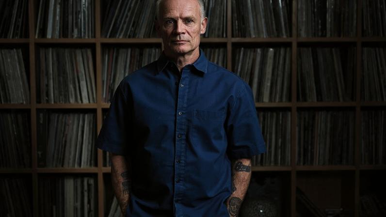 Flea revela álbum solo de estreia Honora com data de lançamento e turnê