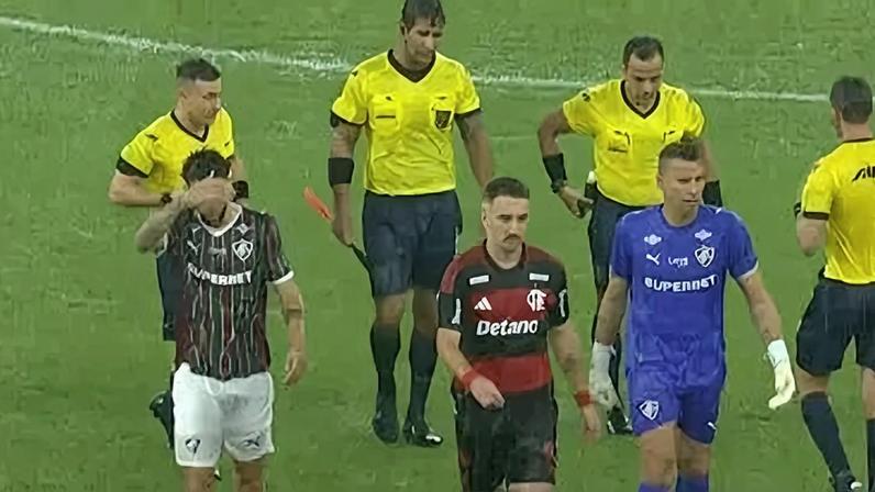 Clássico entre Fluminense e Flamengo sofreu com a chuva