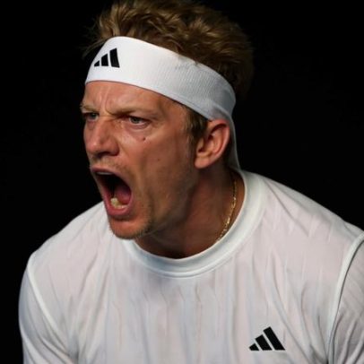 Fokina avança à semifinal em Adelaide e busca título inédito da ATP