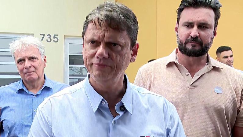 Tarcísio de Freitas (Republicanos), governador de SP, em visita a São José da Bela Vista (SP) — Foto: Lindomar Cailton/EPTV