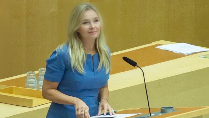 Interação no X para recriar imagem de mulher de biquíni usando o Grok — Foto: Reprodução/X