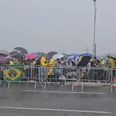Vídeo mostra raio atingindo concentração pró-Bolsonaro em Brasília