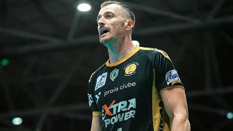 Franco, do Praia Clube, durante partida na Superliga (Foto: Reprodução)