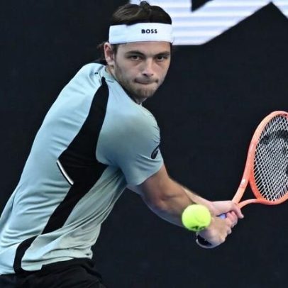 Fritz vence Wawrinka em duelo emocionante, marcando adeus do suíço