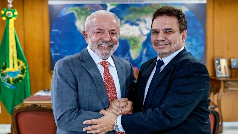 Lula e o novo ministro da Justiça e Segurança Pública, Wellington César Lima e Silva, após encontro no Palácio do Planalto, nesta terça-feira (13). — Foto: Ricardo Stuckert/PR