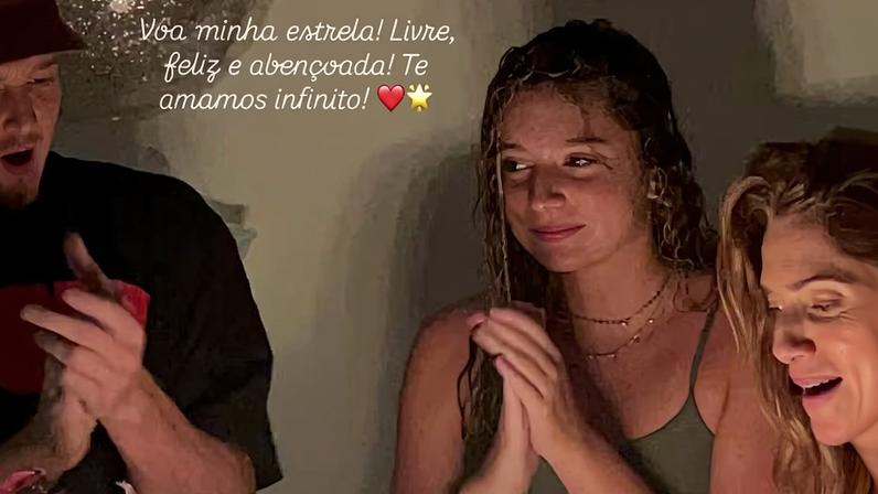 Letícia Spiller com os filhos, Pedro Novaes e Stella, no aniversário de 15 anos da caçula — Foto: Reprodução/Instagram