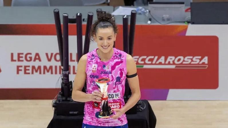Gabi Guimarães é eleita MVP da Copa da Itália (Foto: Reprodução)