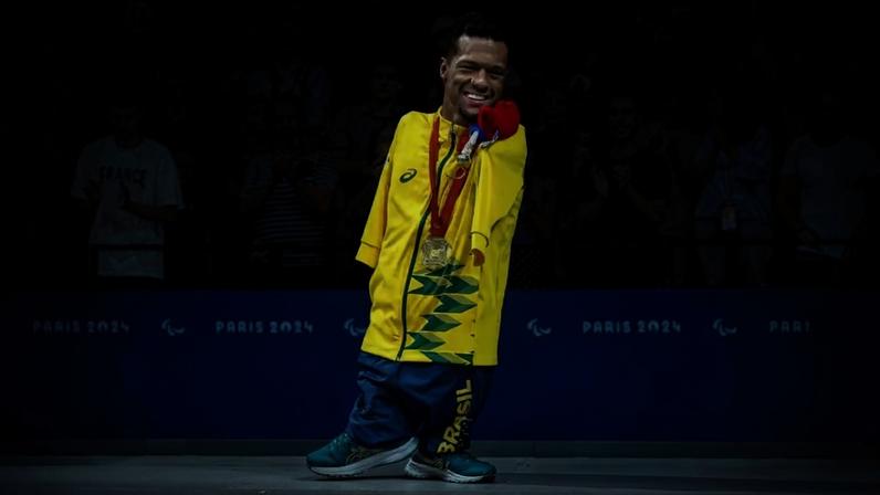 Gabrielzinho conquistou três ouros em Paris 2024 (Foto: Alexandre Schneider / CPB)