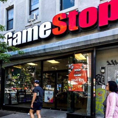CEO da GameStop busca pagamento de US$35 bilhões com centenas de lojas fechando