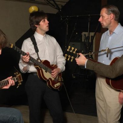 Novo livro revela como George Martin produziu as músicas dos Beatles
