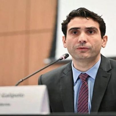Ibovespa fecha em leve baixa com política monetária no radar