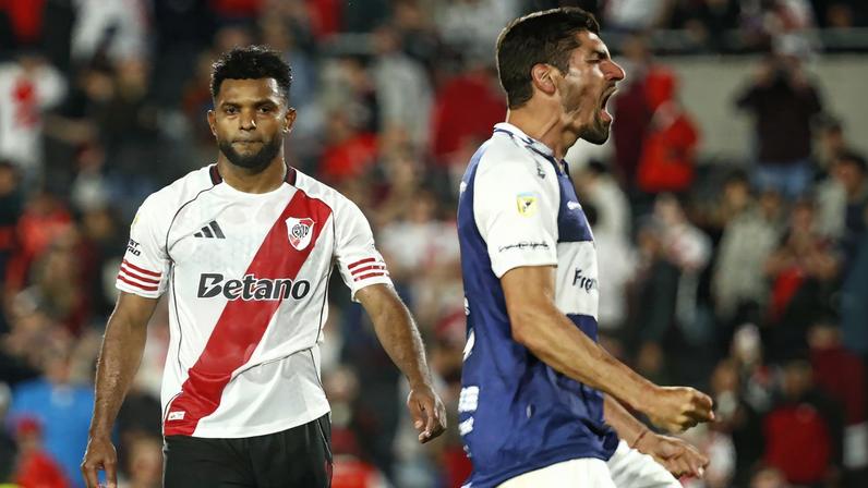 Borja perde pênalti em derrota do River para o Gimnasia La Plata — Foto: Getty Images