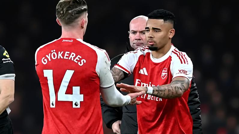 Gyökeres é substituído por Gabriel Jesus em jogo do Arsenal — Foto: Getty Images