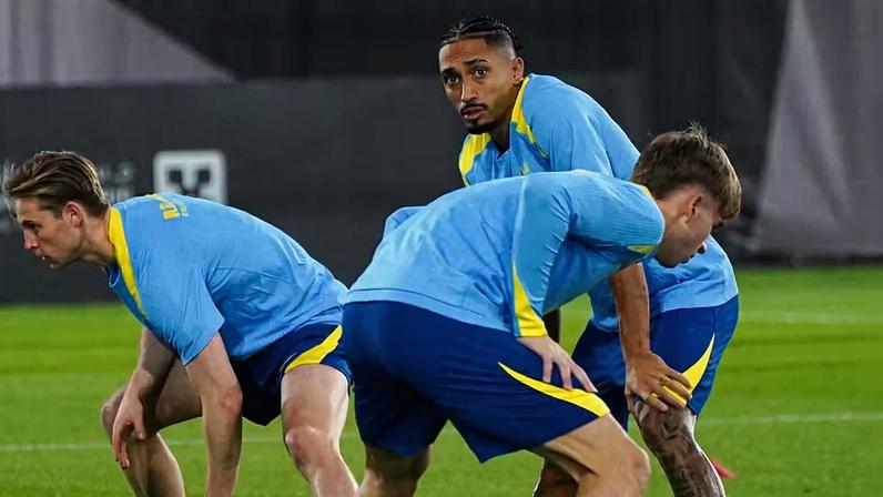 Raphinha em treino do Barcelona antes de semifinal da Supercopa da Espanha, contra o Athletic Bilbao — Foto: Getty Images