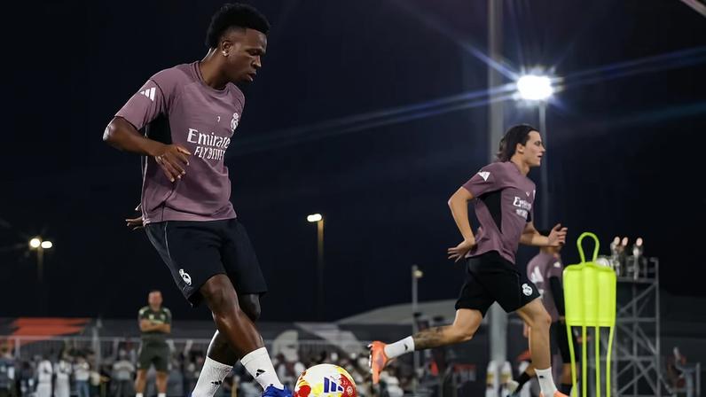 Real Madrid de Vinicius Junior enfrenta o Atlético de Madrid na semifinal da Supercopa da Espanha — Foto: Getty Images