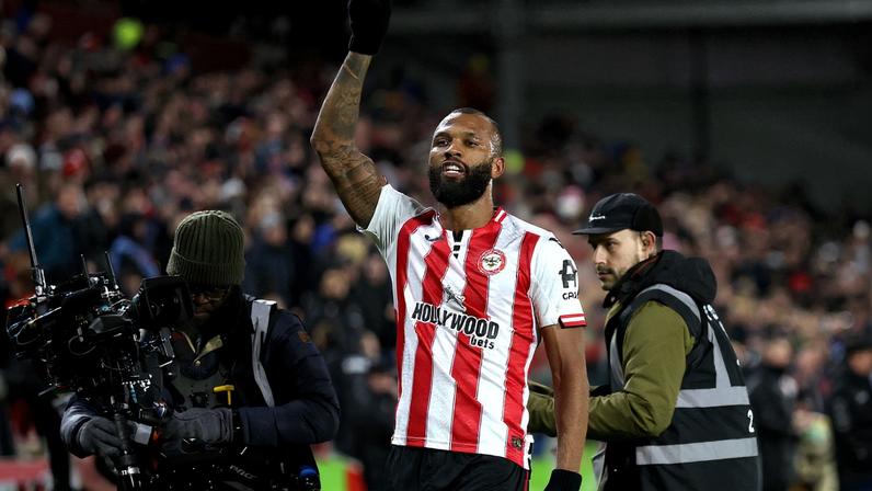 Igor Thiago comemora gol do Brentford na Premier League — Foto: Getty Images