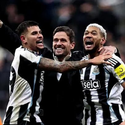 Newcastle vira no fim com gols brasileiros e Joelinton celebra feito