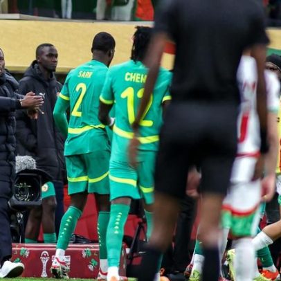Técnico do Senegal é vaiado por jornalistas e cancela coletiva de imprensa