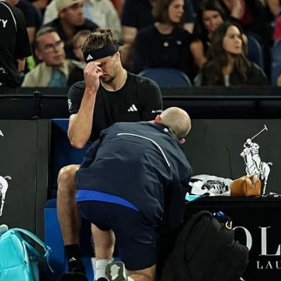 Zverev explica lesão: pé em hiperextensão após escorregar