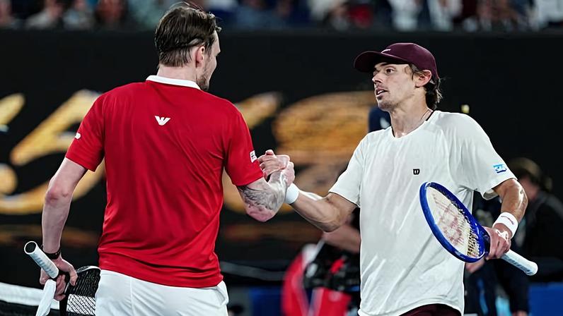 MELBOURNE, AUSTRALIA - JANUARY 25: Alex de Minaur of Australia celebrates his victory in the Men's Singles Fourth Round against Alexander Bublik of Kazakhstan during day eight of the 2026 Australian Open at Melbourne Park on January 25, 2026 in Melbourne, Australia. (Photo by Fred Lee/Getty Images)