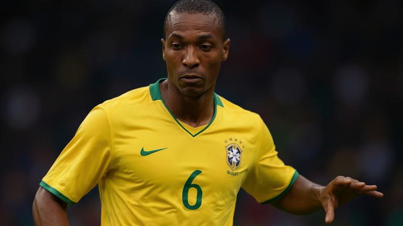 Gilberto conquistou a Copa das Confederações em 2005 pela Seleção (Foto: Divulgação/CBF)