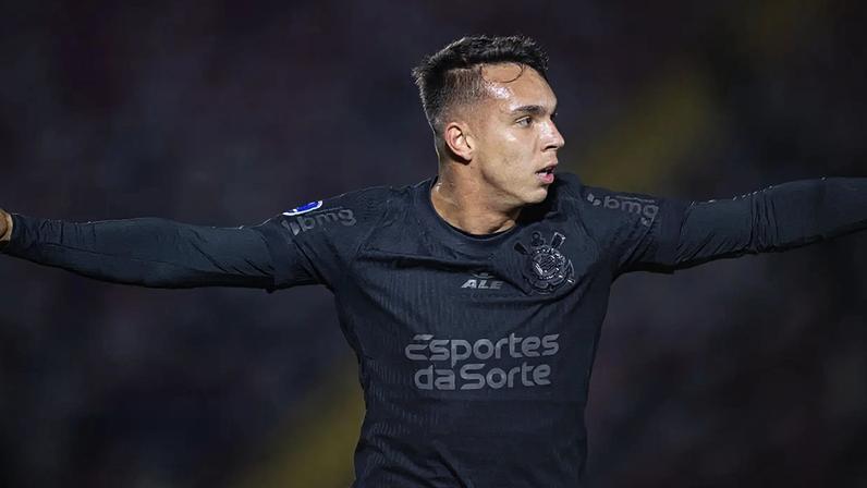 Giovane celebra gol do Corinthians durante a partida contra o Bragantino, válida pela Copa Sul-Americana 2024 (Foto: Fabio Moreira Pinto/AGIF)