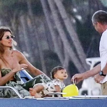 Caçula de Gisele Bündchen engatinha em lancha após aniversário de 1 ano