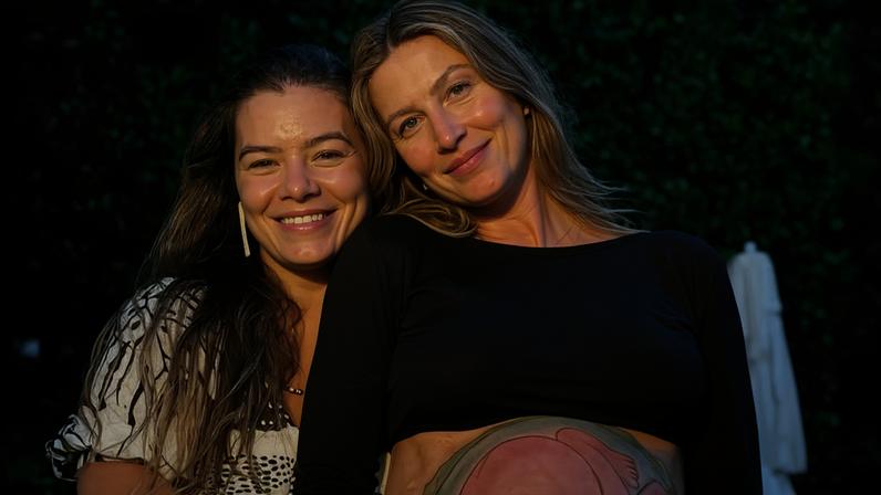 A parteira Mayra Calvette e a modelo Gisele Bündchen — Foto: Reprodução/Instagram