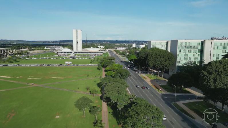 Tesouro vê rombo nas contas até 2027, cita 'medidas adicionais' de arrecadação para atingir metas e vê alta maior da dívida — Foto: Jornal Nacional/ Reprodução