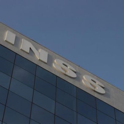 Lula sanciona lei que proíbe descontos no INSS e inicia busca de aposentados
