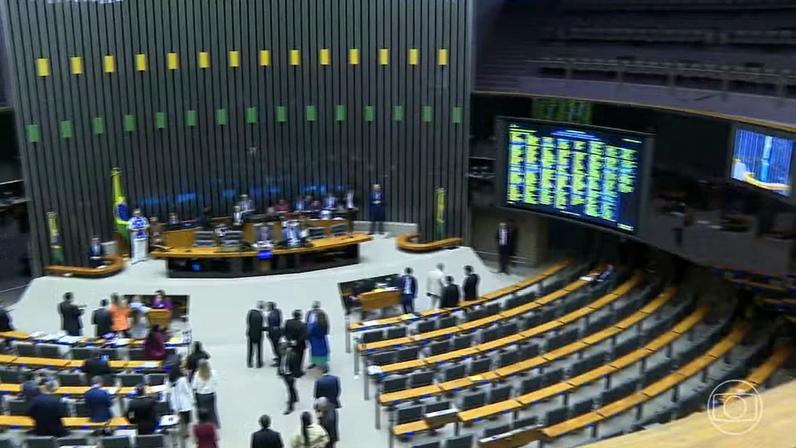 Congresso aprova LDO com calendário de pagamento de R$ 13 bilhões em emendas parlamentares até as eleições de 2026 — Foto: Jornal Nacional/ Reprodução