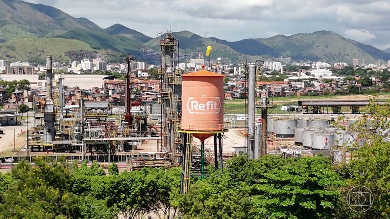 Refit, que deve R$ 10 bilhões ao RJ, ganhou incentivo fiscal do governo Cláudio Castro