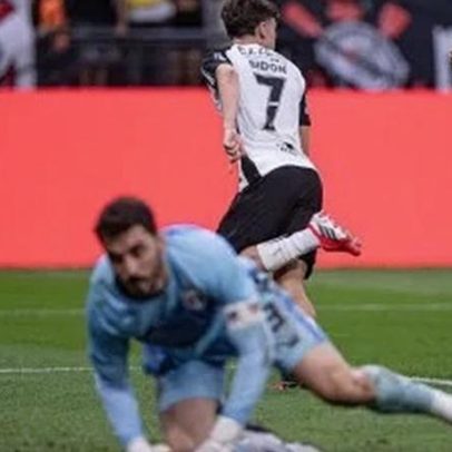 Corinthians empata com gol de Breno Bidon