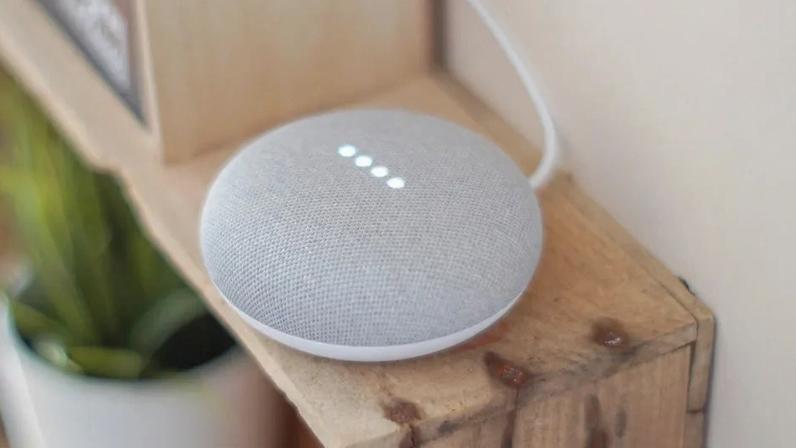 Google Assistente está presente no Google Home Mini (foto) e em dispositivos Android — Foto: John Tekeridis/Pexels