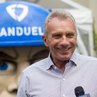 Joe Montana celebra ganhos após vitória dos Seahawks nos playoffs
