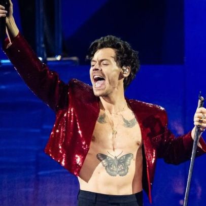 Harry Styles faz retorno ao vivo no Brit Awards após hiato de três anos