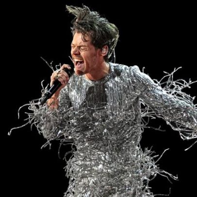 Harry Styles lança álbum após três anos de pausa com Kiss All the Time