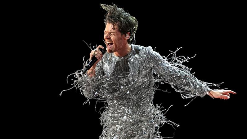 Harry Styles lança álbum após três anos de pausa com Kiss All the Time