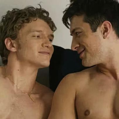 Sucesso gay do momento Heated Rivalry chega ao Brasil em breve