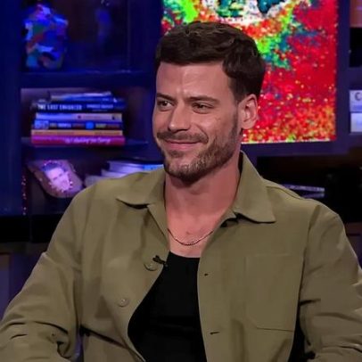 François Arnaud corta pergunta de romance no WWHL; rumores sobre Connor Storrie
