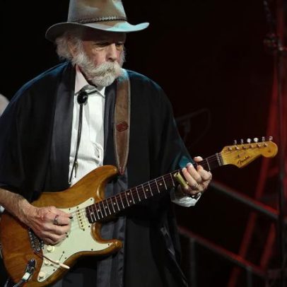 Banda Dead & Company de Bob Weir presta homenagem a músico lendário
