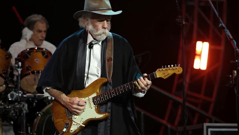 Banda Dead & Company de Bob Weir presta homenagem a músico lendário