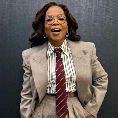 Oprah experimenta o terno e gravata de Hailey Bieber