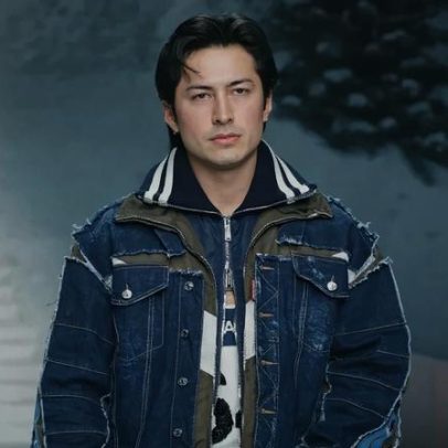 Hudson Williams troca de hóquei por alta moda na Dsquared2
