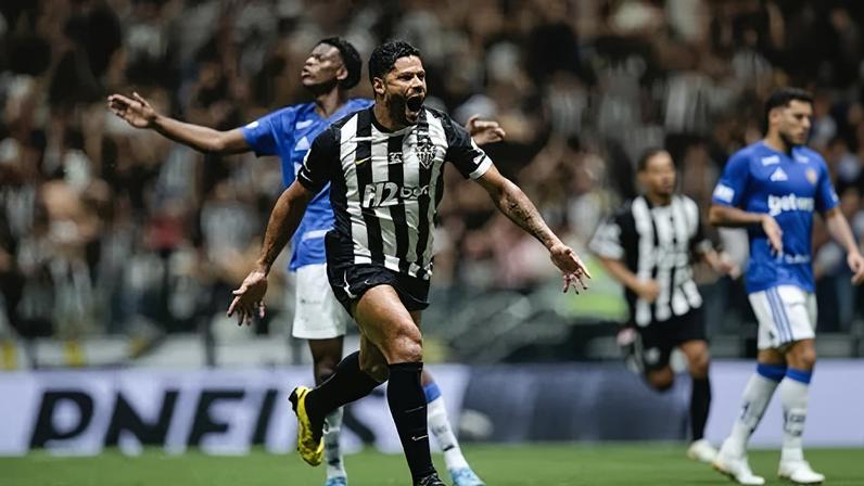Hulk comemora gol da virada do Atlético-MG sobre o Cruzeiro