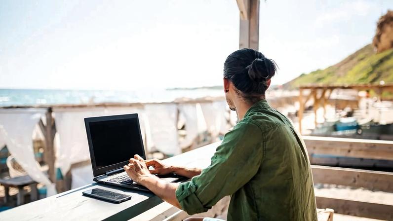 Veja os principais erros que global workers cometem em entrevistas de TI e saiba como se preparar para vagas internacionais em tecnologia.