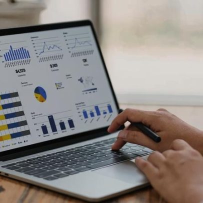 Março registra pico de buscas por contas em empresas