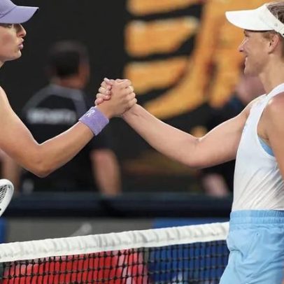 Swiatek vence por pneu e avança no Australian Open