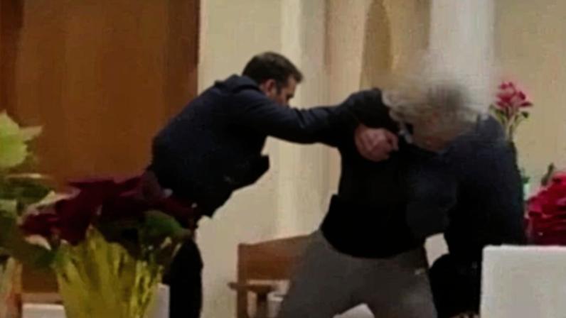 Homem é detido pela Polícia após vandalizar igreja em NY